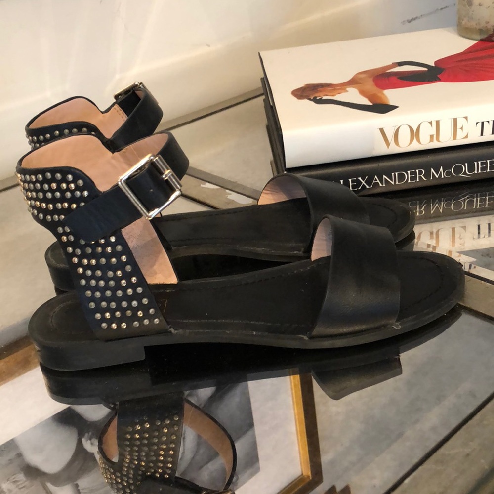 Sandals - Picture 1 of 2